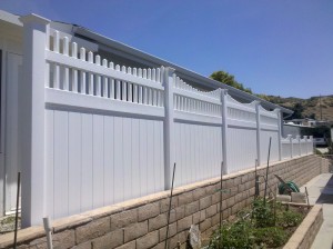 Vinyl fencing for backyard